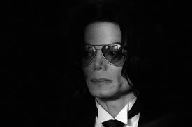 Чьи отпечатки на шприце убившем Майкла Джексона?